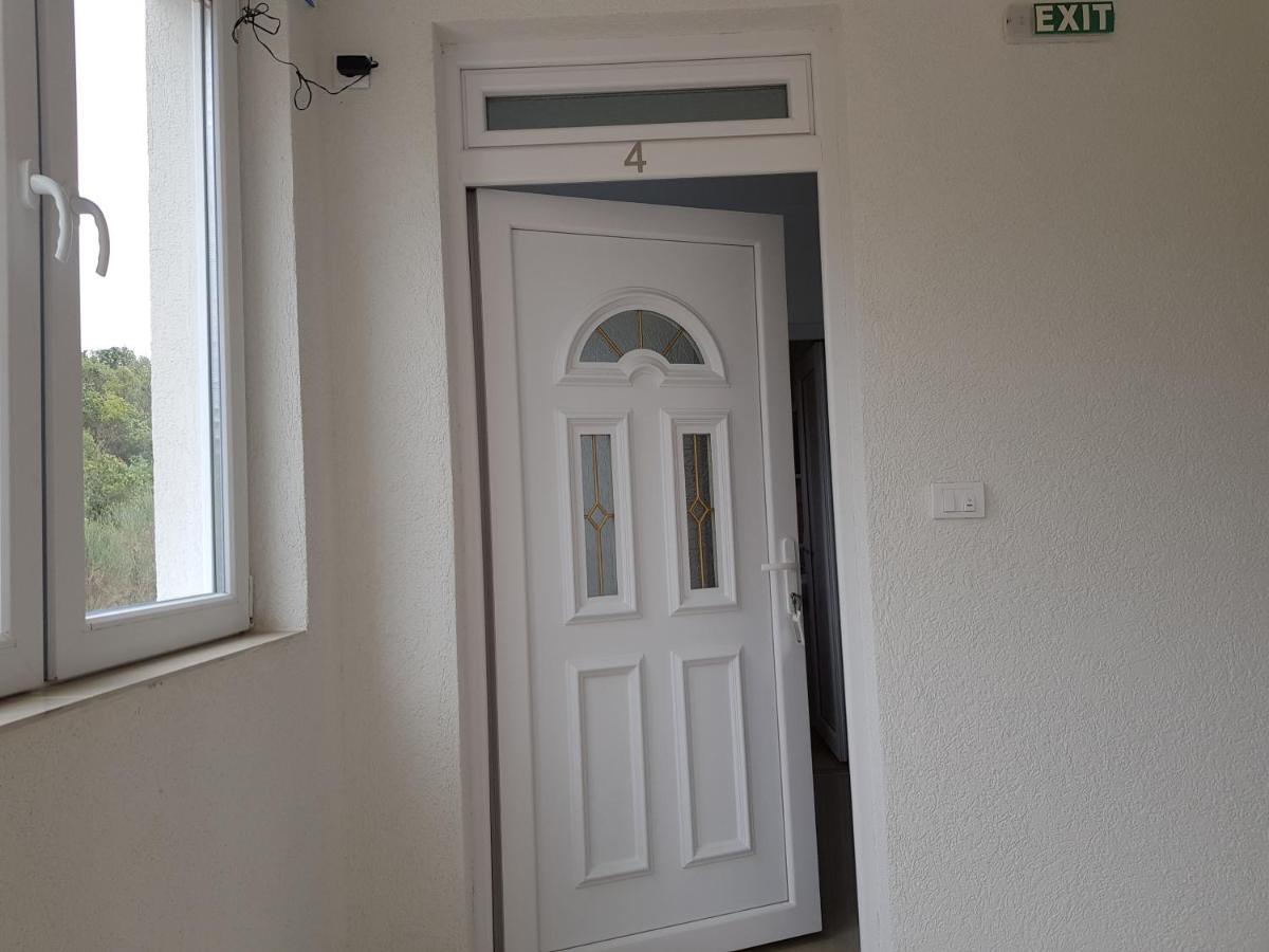 Apartmani Vila Ebra Utjeha Ngoại thất bức ảnh