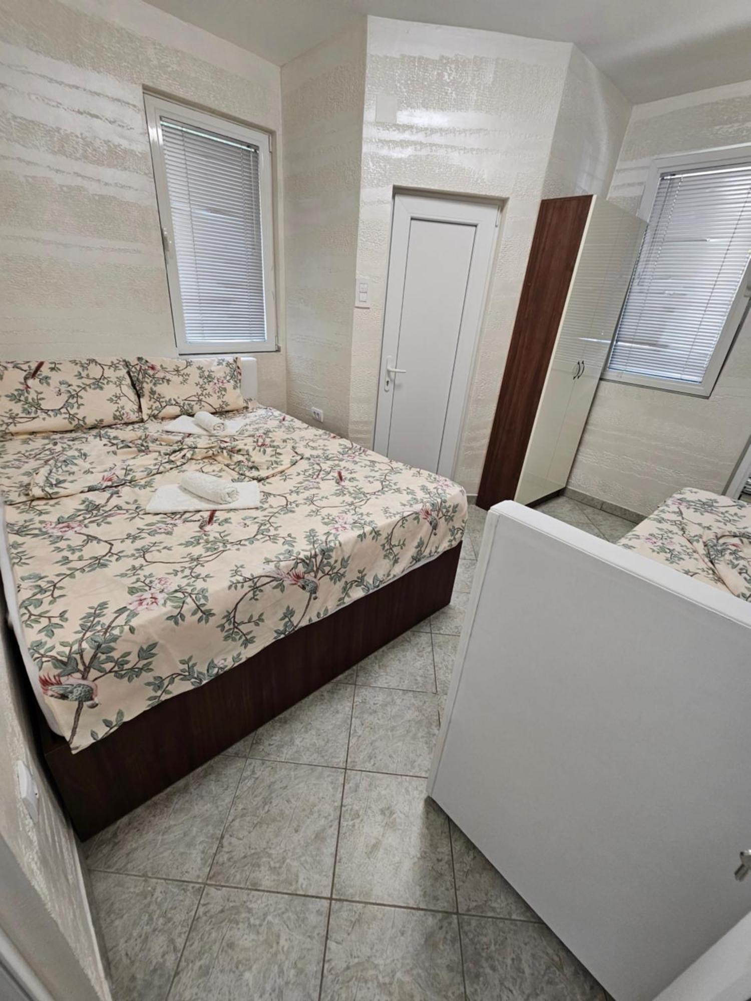 Apartmani Vila Ebra Utjeha Ngoại thất bức ảnh