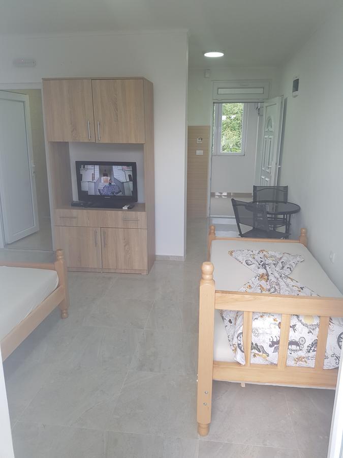 Apartmani Vila Ebra Utjeha Ngoại thất bức ảnh