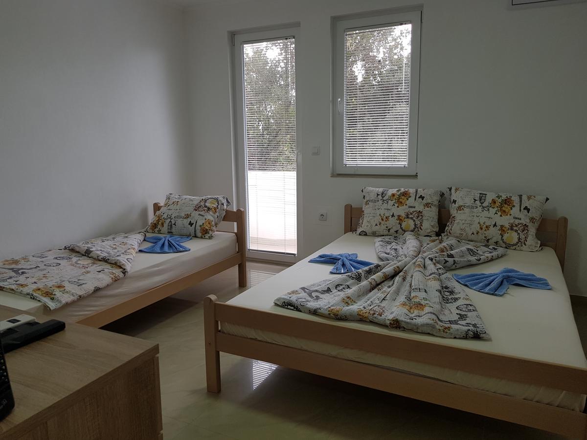 Apartmani Vila Ebra Utjeha Ngoại thất bức ảnh