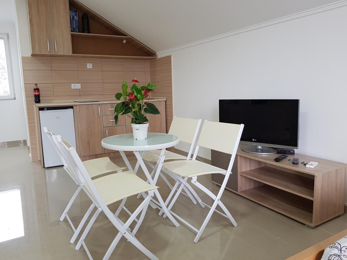 Apartmani Vila Ebra Utjeha Ngoại thất bức ảnh