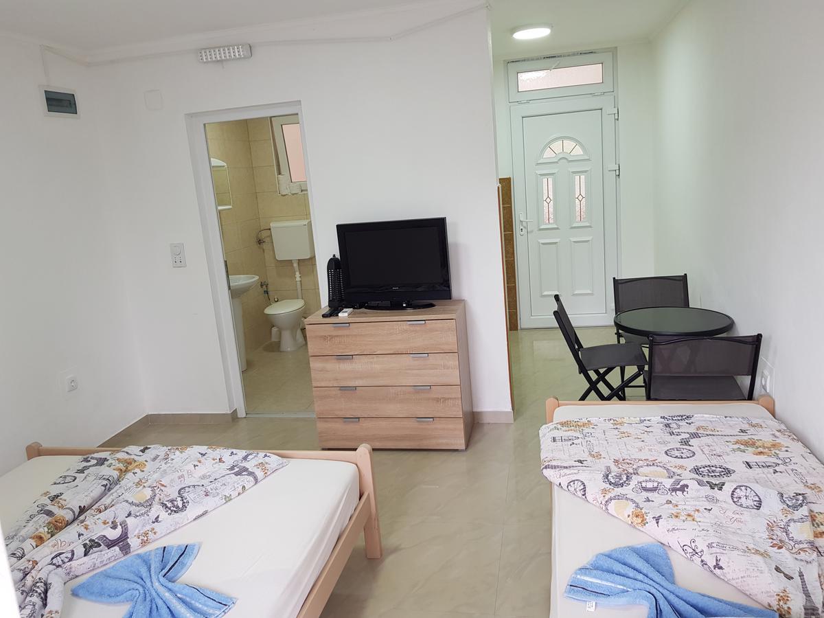 Apartmani Vila Ebra Utjeha Ngoại thất bức ảnh